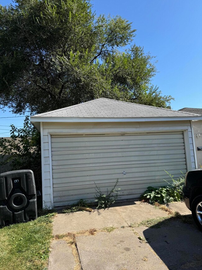 detached garage