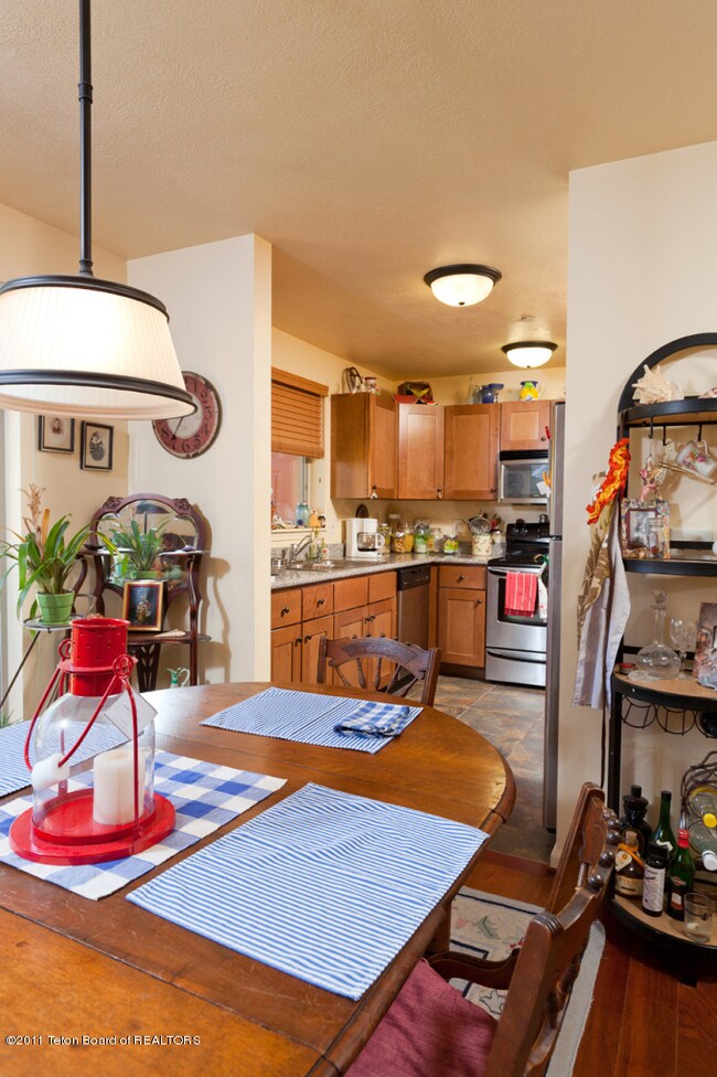 Dining to Kitchen