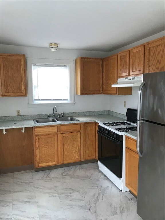 60 Olive St, Pawtucket, RI 02860 - photo 4