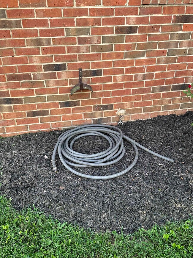 281 Elkin Cir, Waynesboro, VA 22980 - photo 4