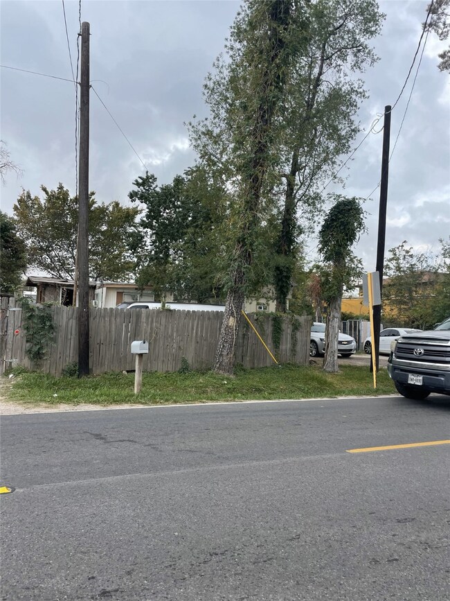 13920 Alderson St, Houston, TX 77015 - photo 2