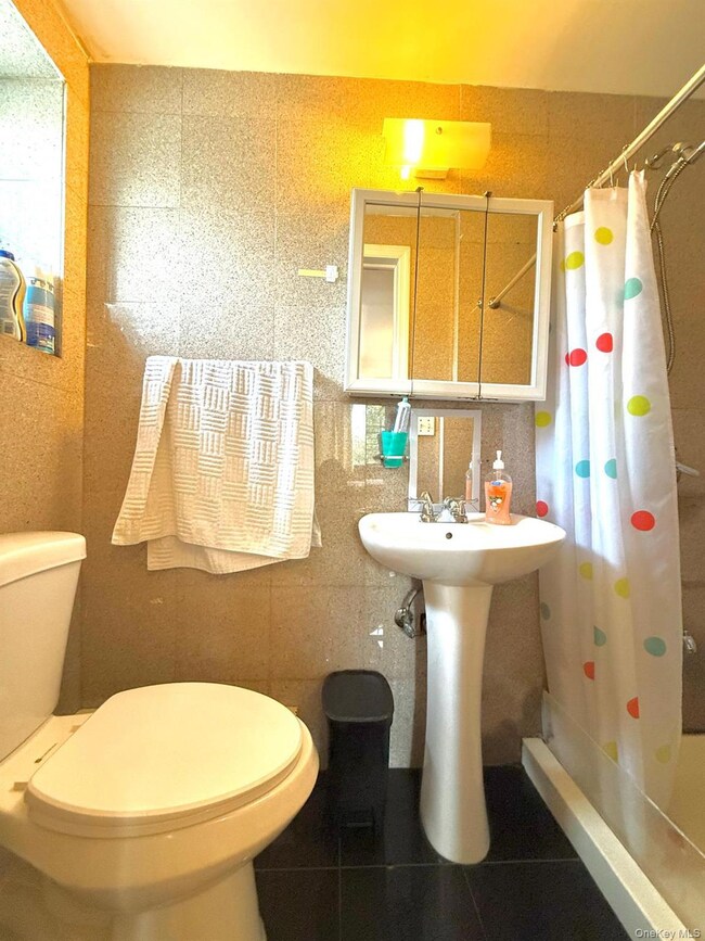 12214 25th Ave unit 3A, College Point, NY 11356 - photo 4