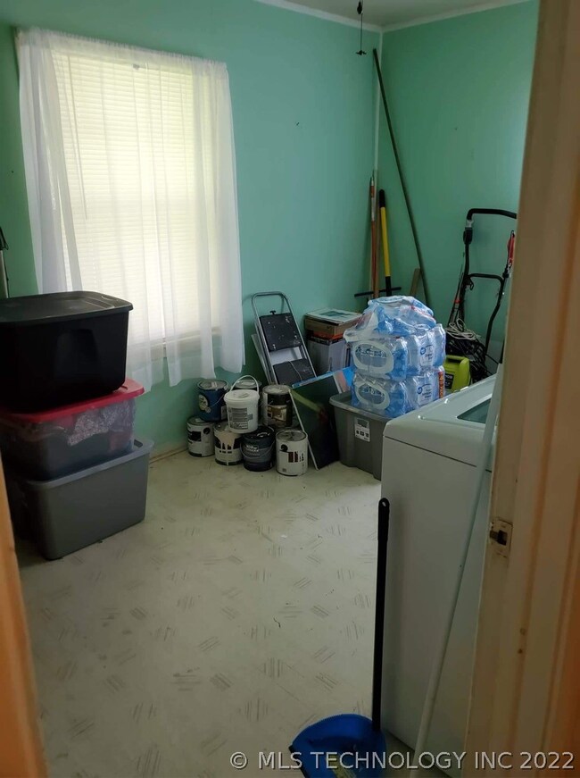 202 W Scott St, Henryetta, OK 74437 - photo 7