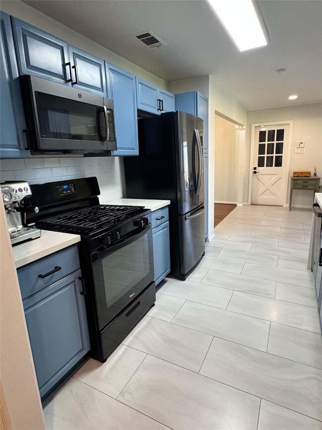 8538 Forum Dr, Houston, TX 77055 - photo 6