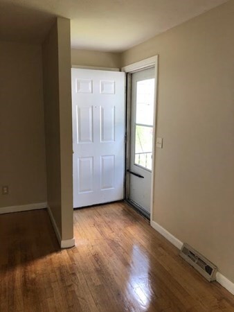 90 Walsh St, Springfield, MA 01109 - photo 5