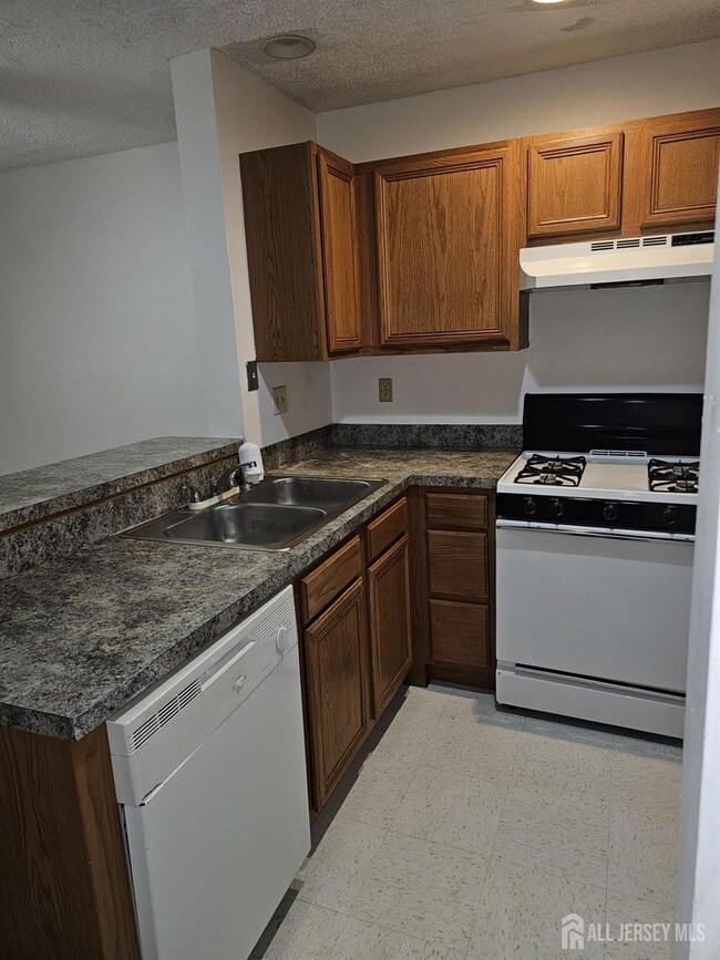 414 Edpas Rd, New Brunswick, NJ 08901 - photo 7