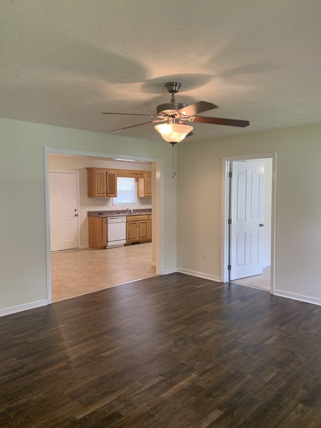 269 Forrestwood Dr, Manchester, TN 37355 - photo 4