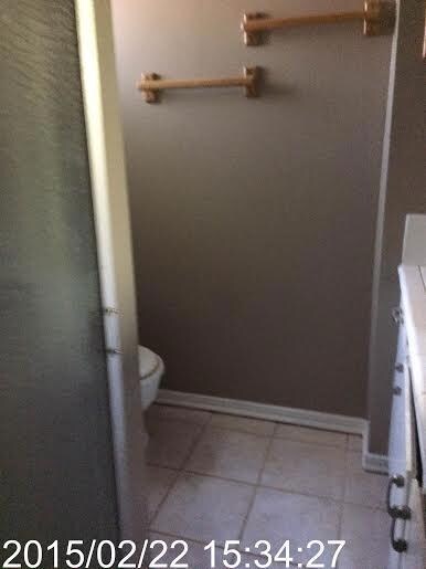 bathroom 1.jpg