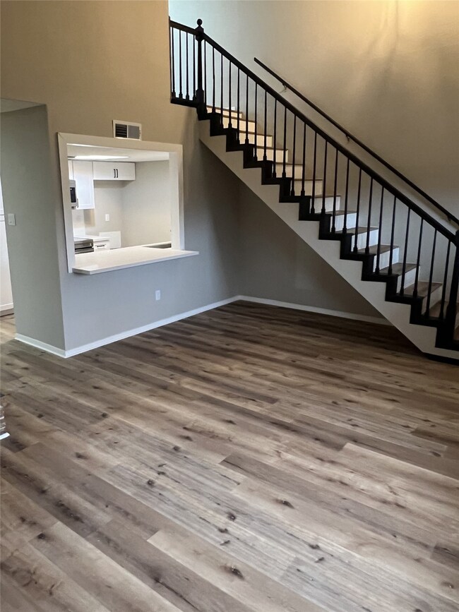 1310 Town Cir unit 1, Baytown, TX 77520 - photo 2