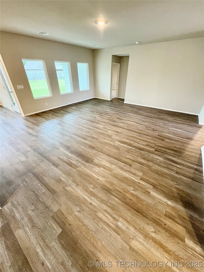 23114 S Mae Dr, Verdigris, OK 74019 - photo 6