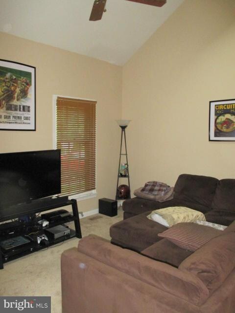 15062 Maple Glen Ct, Dumfries, VA 22025 - photo 4