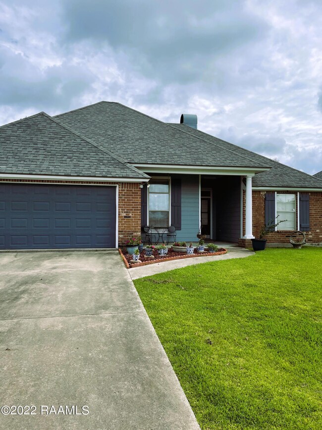 116 Country Village front