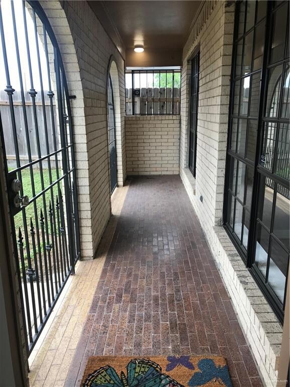 1018 E 10th St, Weslaco, TX 78596 - photo 5