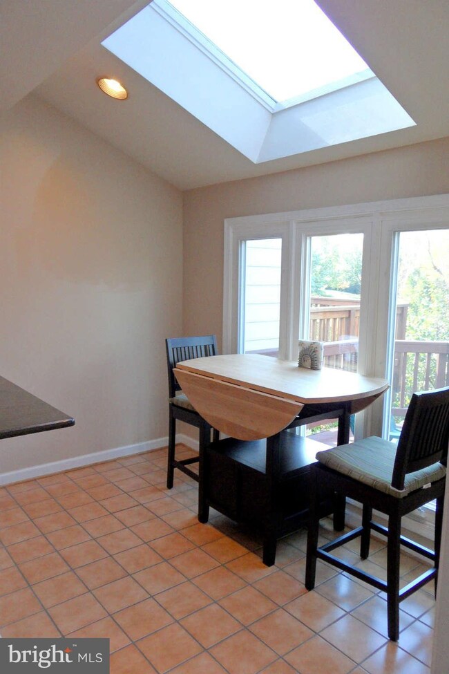 6828 Mclean Province Cir, Falls Church, VA 22043 - photo 6