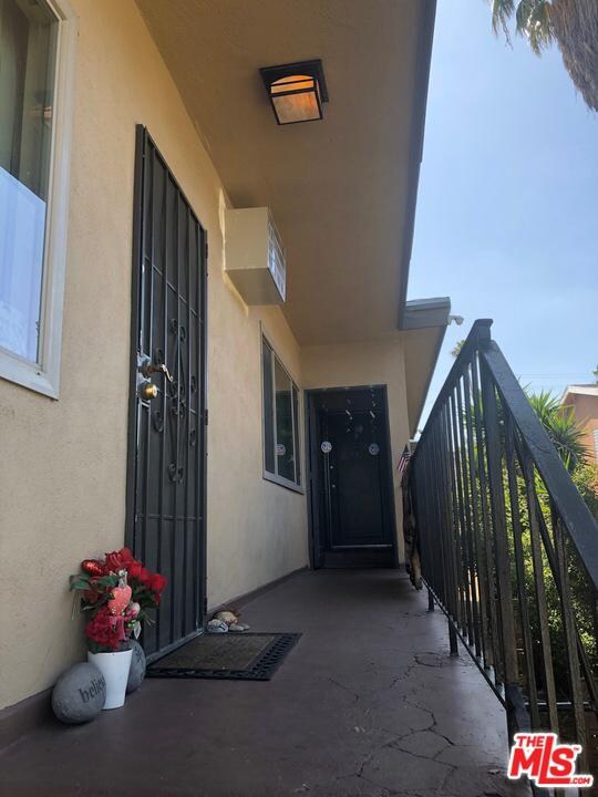 1435 S Mansfield Ave, Los Angeles, CA 90019 - photo 7