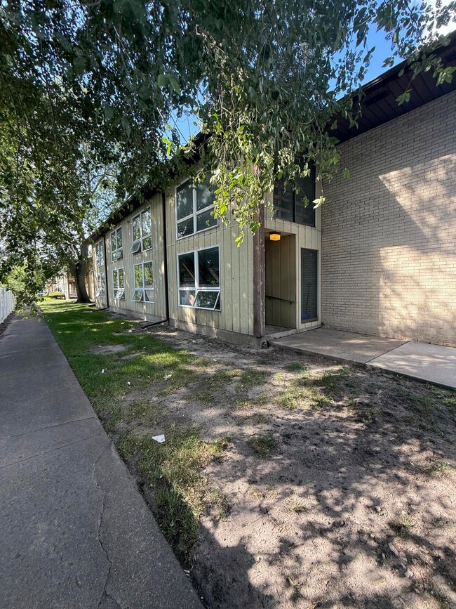 Eagle Ridge Condominium unit 36, Highland, IN 46322 - photo 2