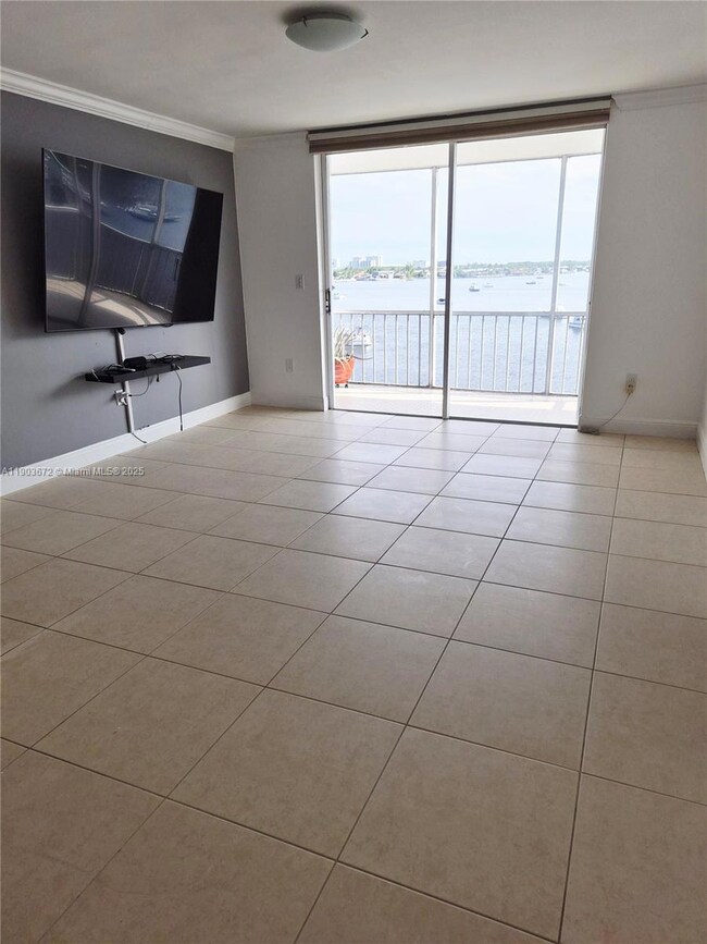 2910 Point East Dr unit M-610, Aventura, FL 33160 - photo 7