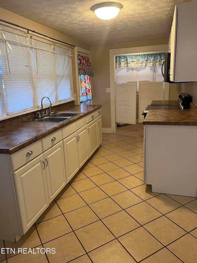 413 S 26th St, Middlesboro, KY 40965 - photo 2