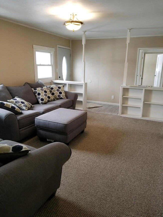 440 Rosedale lr