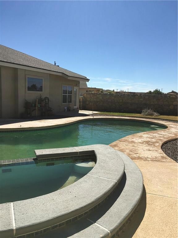 13733 Paseo de Vida Dr, El Paso, TX 79928 - photo 5