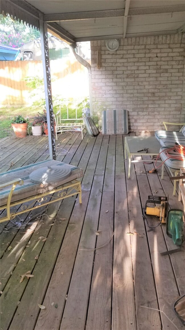 Covered Back Patio/Deck