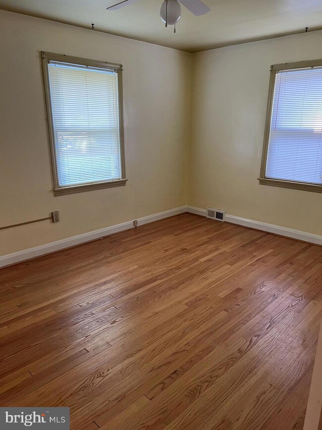 436 Westshire Dr, Catonsville, MD 21228 - photo 3