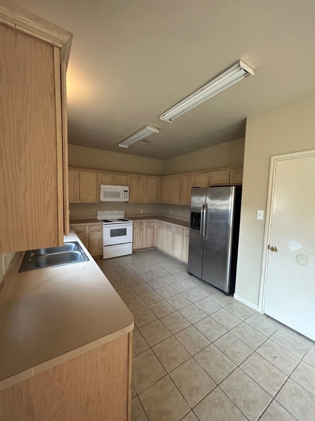 2502 Drayton Ln, Houston, TX 77088 - photo 6