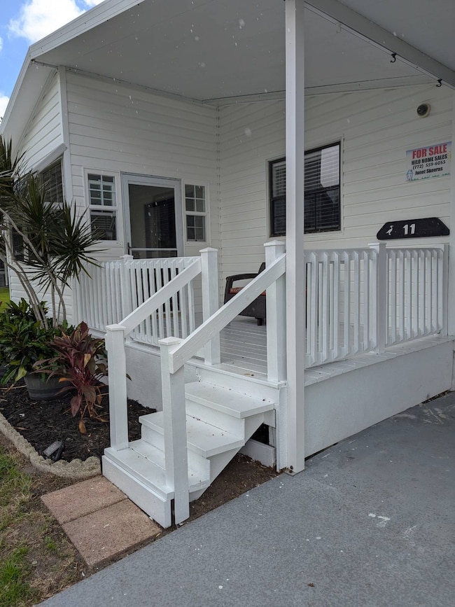 Open-air Front Veranda