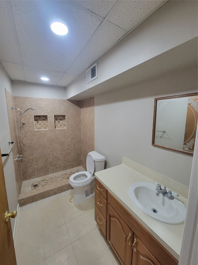 12600 La Riviera Dr unit A, Houston, TX 77015 - photo 5