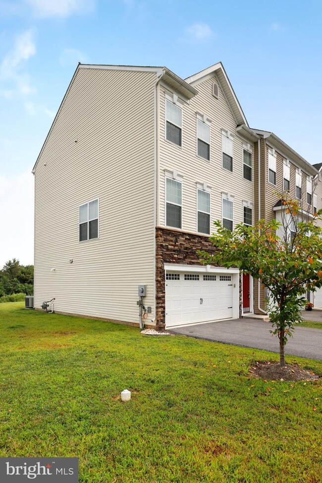 10381 Lantern Ln, Hagerstown, MD 21740 - photo 3