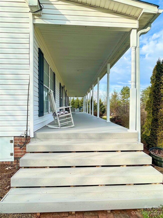 337 Laurel Creek Rd, Statesville, NC 28625 - photo 3