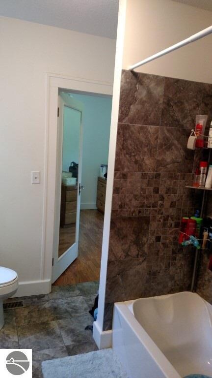 512 S Court St, Au Gres, MI 48703 - photo 4