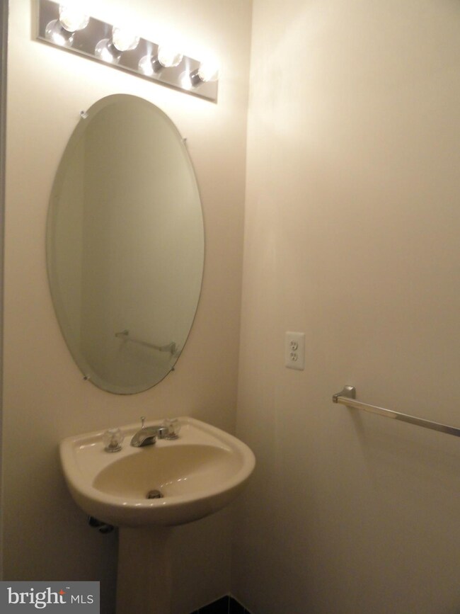 42916 Overly Square, Chantilly, VA 20152 - photo 7