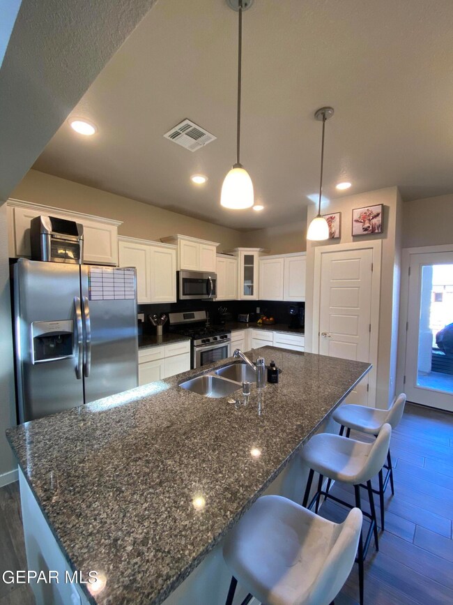 13669 Samlesbury Ave, Horizon City, TX 79928 - photo 5