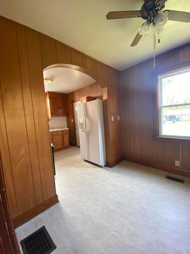 748 E Chestnut St, Lancaster, OH 43130 - photo 5