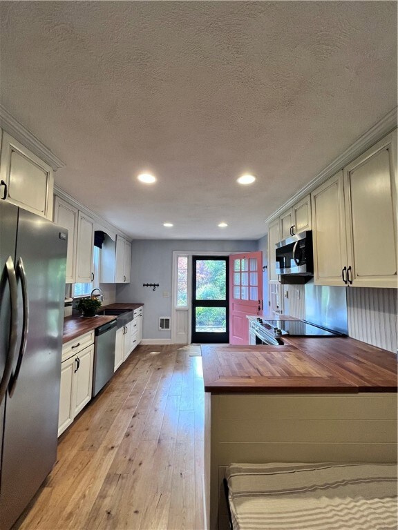 6 Howe St unit 2, Bristol, RI 02809 - photo 2