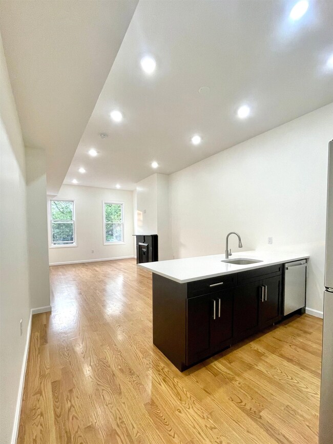 662 Bergen Ave unit 1, Jersey City, NJ 07304 - photo 3