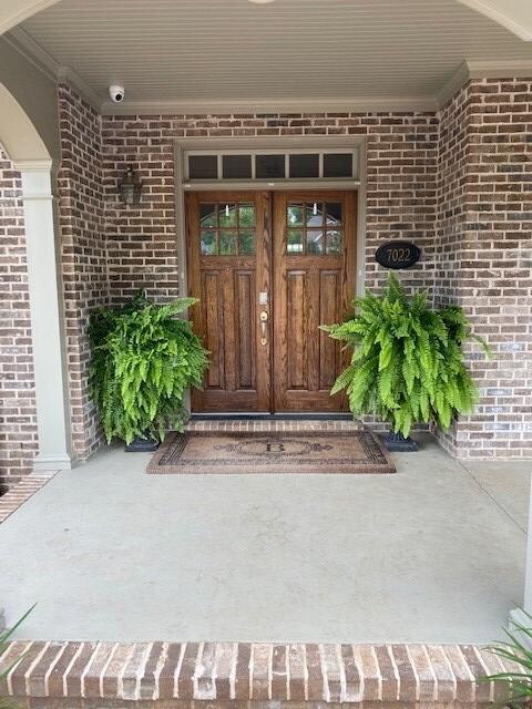 WELCOMING FRONT PORCH/ENTRY