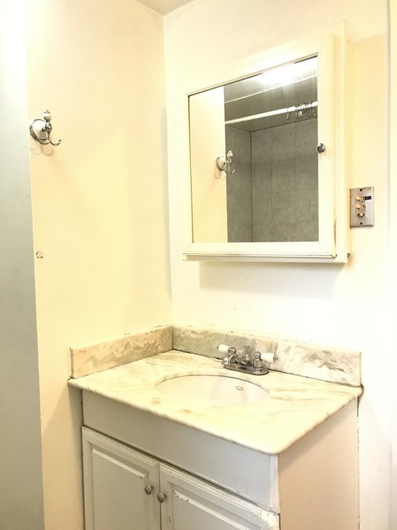 33 Calumet St unit 2/F, Quincy, MA 02170 - photo 7