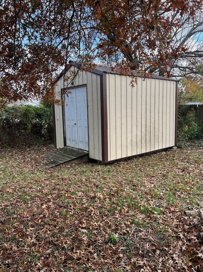 512 E Lindon St, Bolivar, MO 65613 - photo 5