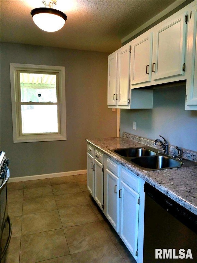 2108 W 70th St, Davenport, IA 52806 - photo 6