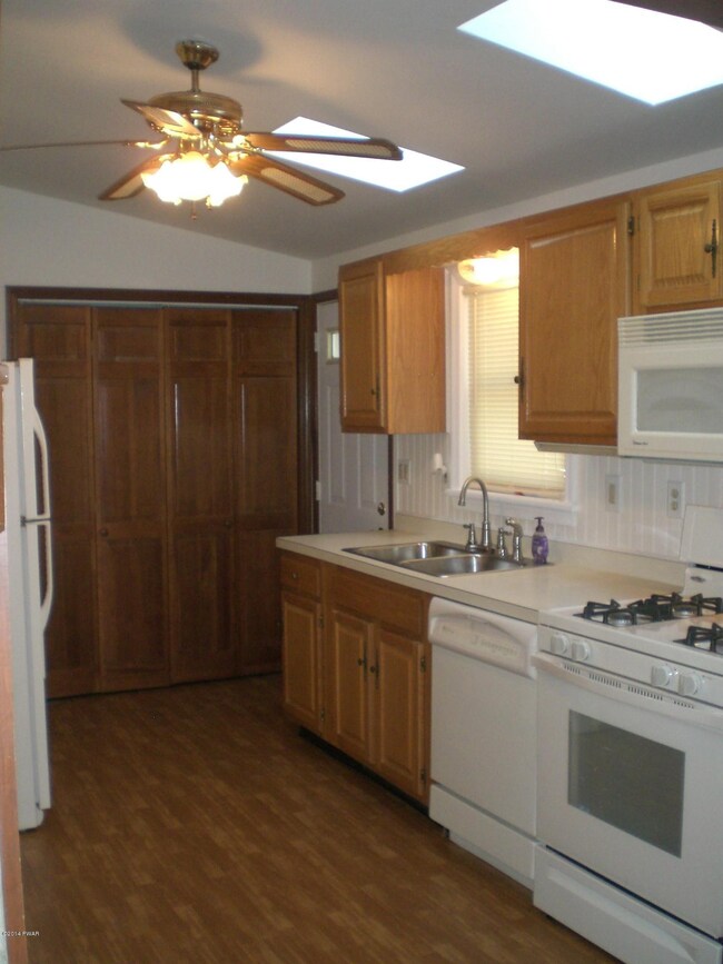 210 Aspen Dr, Milford, PA 18337 - photo 2