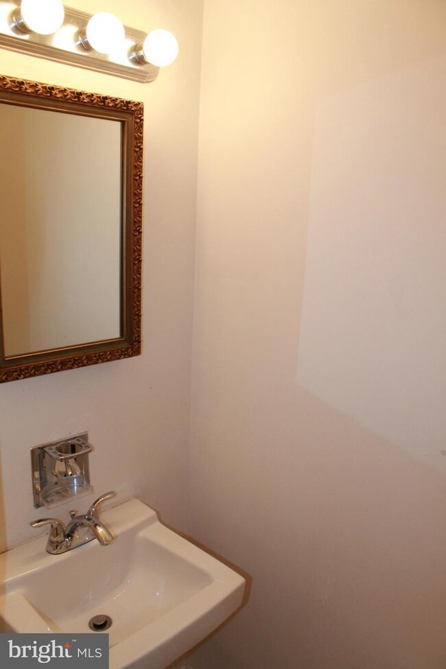 14455 Saint Germain Dr, Centreville, VA 20121 - photo 6