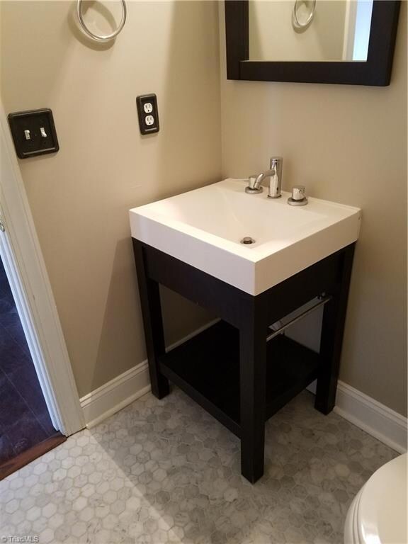 Half bath Main level