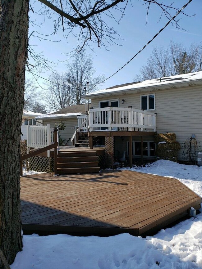 604 Maxine Dr, Ossian, IN 46777 - photo 2