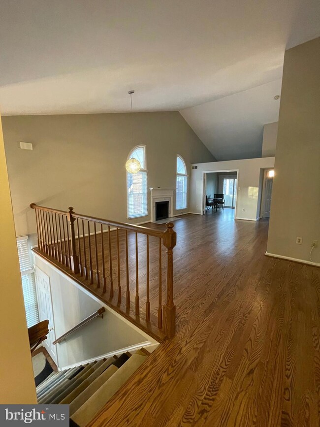 5702 Mayfair Manor Dr, Rockville, MD 20852 - photo 5