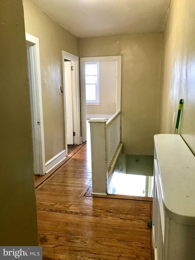 618 W Maple Ave unit 2ND FLOOR, Merchantville, NJ 08109 - photo 5