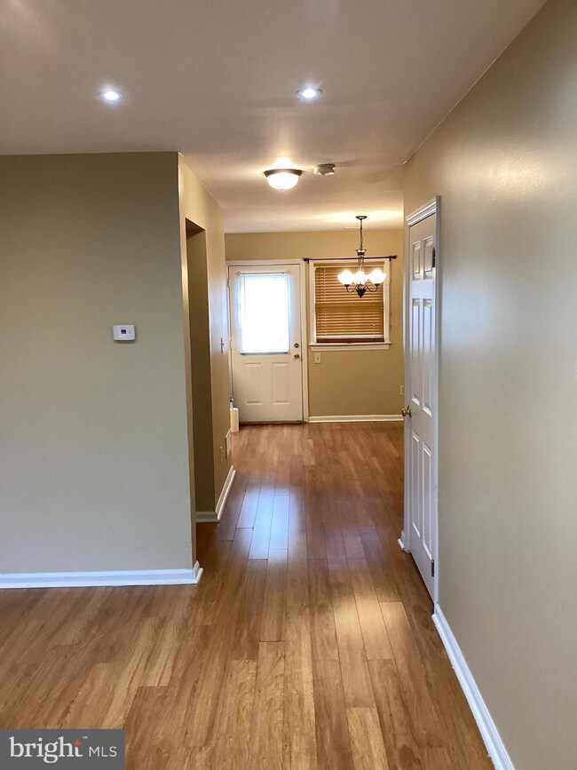 104 Benson Ct, Camden, NJ 08103 - photo 5