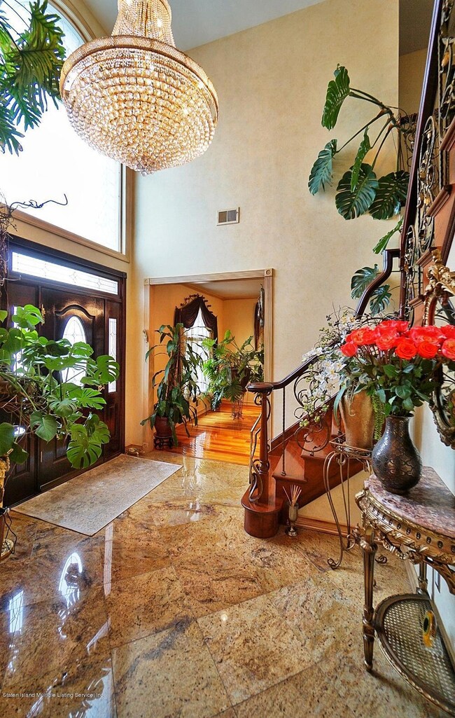 (5) Entry Foyer