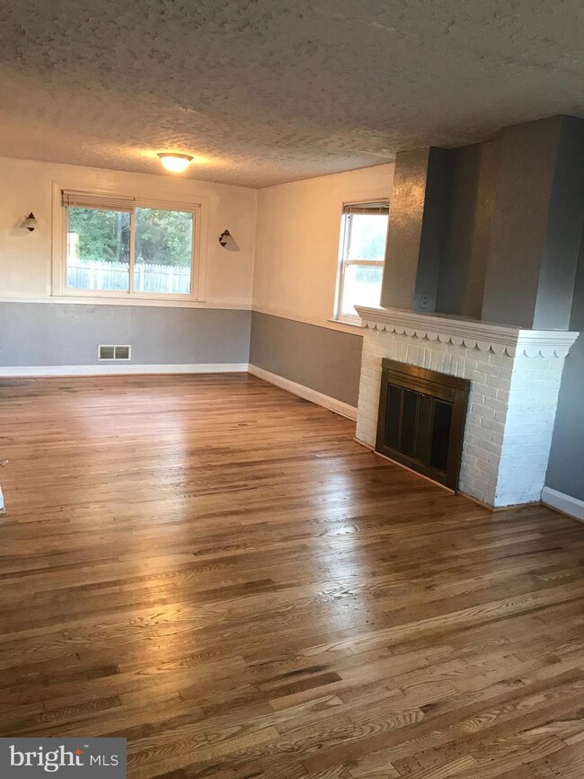 430 Westshire Dr, Catonsville, MD 21228 - photo 4